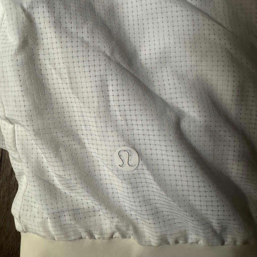 Lululemon: Women's Reversible Insulated
Windbreaker Jacket - Picture 14 of 16